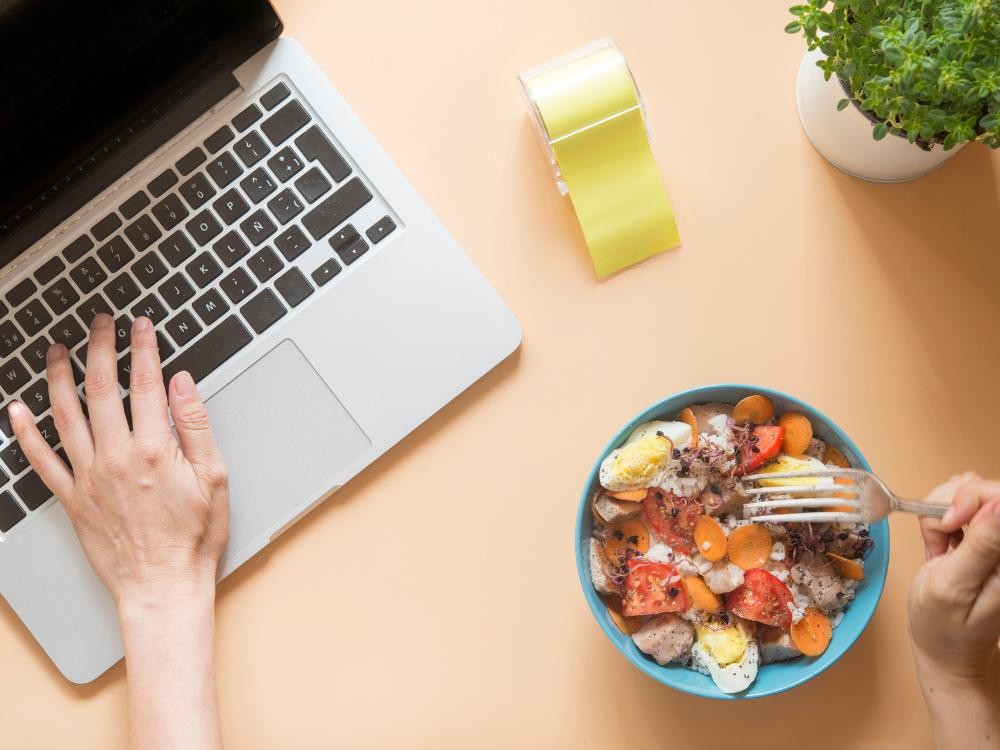 Alimentação Saudável no Trabalho: Dicas para promover hábitos alimentares saudáveis ​​entre os colaboradores