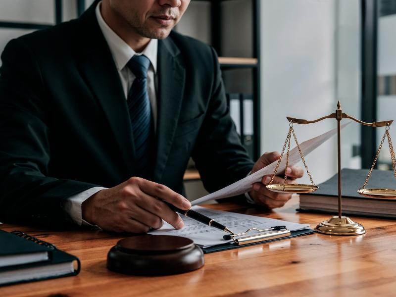 Regulamentações e Normas de Segurança: Atualizações sobre Leis e Normas de Segurança do Trabalho que Impactam as Empresas e os Profissionais